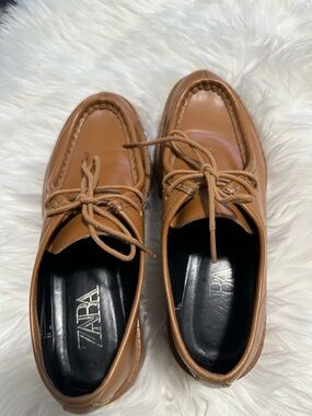 ZARA Men’s Brown Leather Lace-Up Loafers